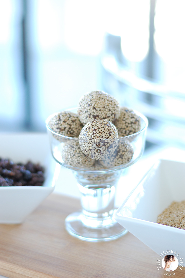 Chocolate Sesame Balls. This super healthy dessert is raw, vegan, dairy free, gluten free, oil free and without any refined sugar. The perfect guilt-free snack.