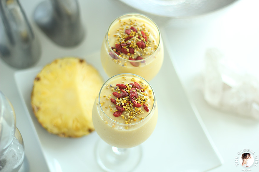 The Global Girl Raw Vegan Recipes: This creamy tropical pineapple and durian smoothie is not only pretty, it’s loaded with beautifying goodies and it’s the perfect summer thirst-quencher.